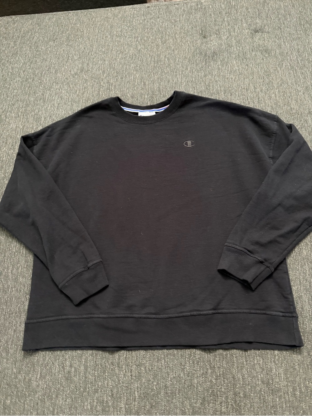 Men’s XL Champion Black Crewneck Sweatshirt with Subtle Logo great condition
